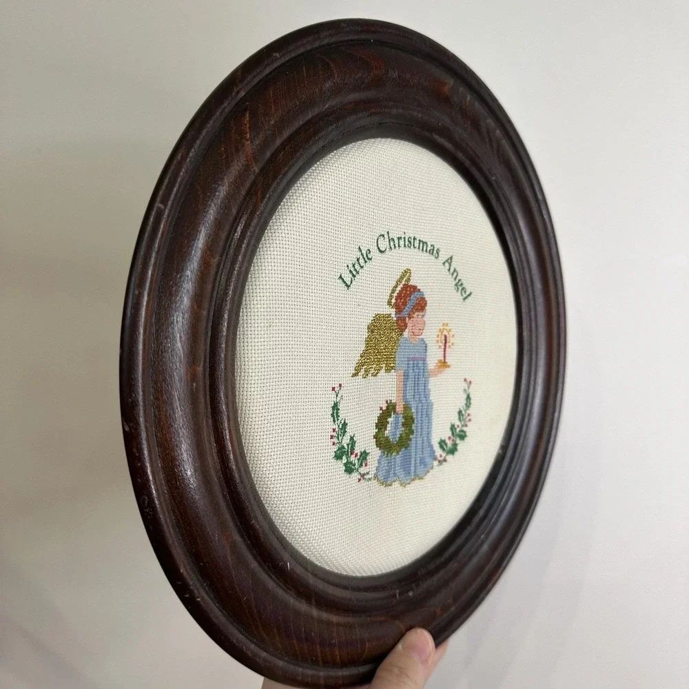 VTG Round Framed‎ Needlepoint Picture little Christmas Angel Decor Cottage 12
